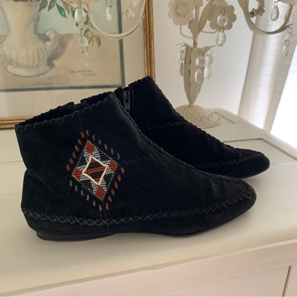Susan Bennis Warren Edwards Black Suede Beaded Native American Tribal Boots